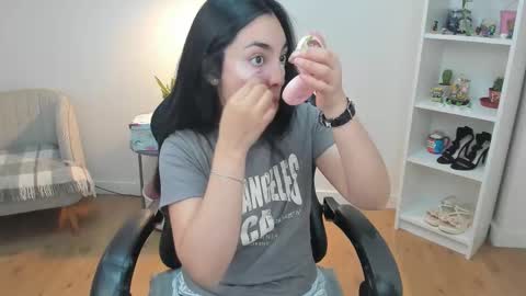 Snapshot of _bellaevans_ chatting on 03/03/26, 05:46 Bella Evans online show from 03/03/26, 05:46