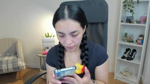 Snapshot of _bellaevans_ chatting on 05/25/26, 04:51 Bella Evans online show from 05/25/26, 04:51