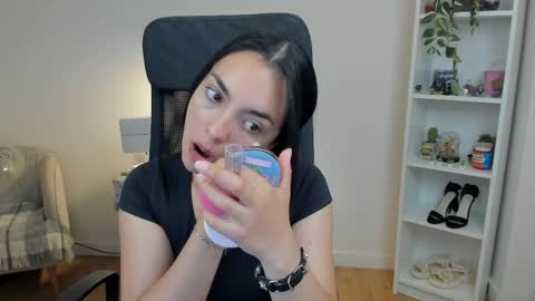 Snapshot of _bellaevans_ chatting on 05/29/26, 04:32 Bella Evans online show from 05/29/26, 04:32
