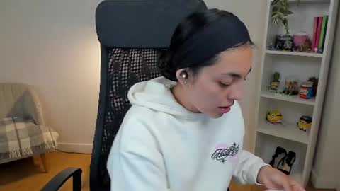 Snapshot of _bellaevans_ chatting on 06/11/26, 04:32 Bella Evans online show from 06/11/26, 04:32