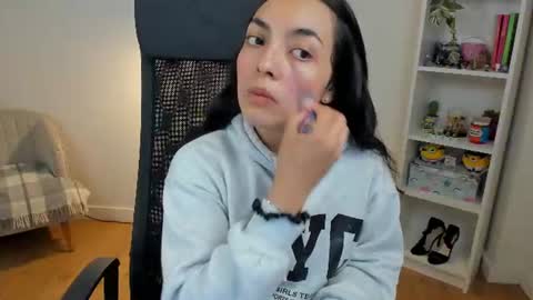 Snapshot of _bellaevans_ chatting on 06/12/26, 04:44 Bella Evans online show from 06/12/26, 04:44
