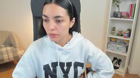 Snapshot of _bellaevans_ chatting on 06/13/26, 04:21 Bella Evans online show from 06/13/26, 04:21