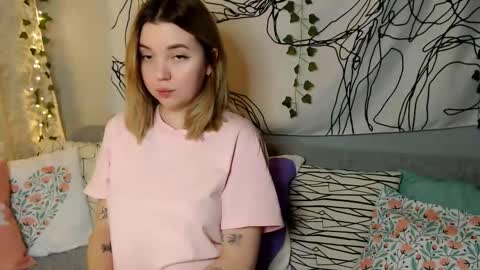 Elizabeth online show from 10/16/25, 01:23