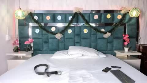 _bonnyandclyde online show from 12/15/25, 11:47