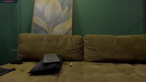 Snapshot of _bunny_boy_ chatting on 11/21/25, 08:51 _bunny_boy_ online show from 11/21/25, 08:51