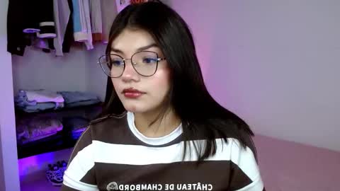 Snapshot of _camilaaa__ chatting on 11/03/25, 01:29   online show from 11/03/25, 01:29