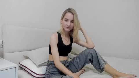 Snapshot of _candybb chatting on 12/02/25, 10:49 online show from 12/02/25, 10:49