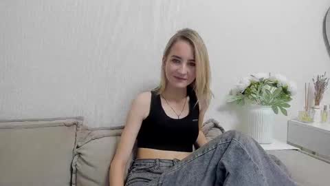 Snapshot of _candybb chatting on 12/04/25, 07:55 online show from 12/04/25, 07:55