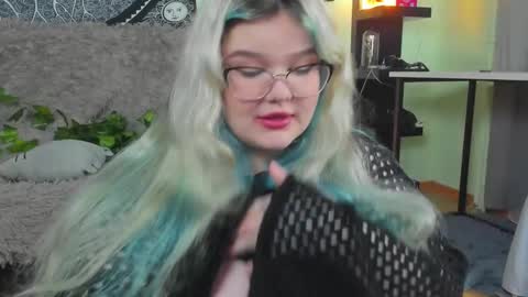 Snapshot of _candym1lky_ chatting on 11/09/25, 07:17 _candym1lky_ online show from 11/09/25, 07:17