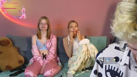 Snapshot of _capybara0_0 chatting on 12/14/25, 12:10 _capybara0_0 online show from 12/14/25, 12:10