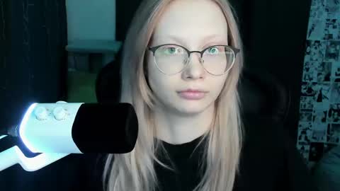 Merlizz online show from 03/10/25, 01:56