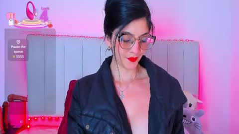 Carolina  online show from 06/12/26, 07:46