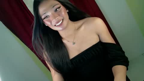 Snapshot of _caroline18_ chatting on 01/22/25, 05:49 Kate flores online show from 01/22/25, 05:49