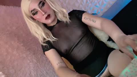 Snapshot of _caroline69 chatting on 03/11/25, 06:00 Caroline online show from 03/11/25, 06:00