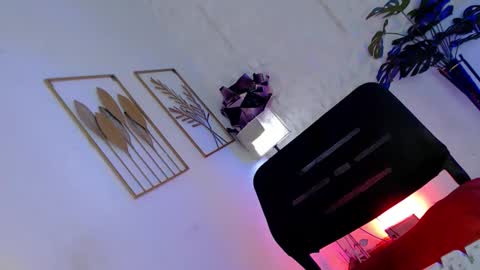 Snapshot of _caroline69 chatting on 10/20/25, 06:03 Caroline online show from 10/20/25, 06:03