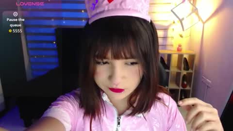 Snapshot of _charlotte_collins_ chatting on 10/31/25, 01:45 _charlotte_collins_ online show from 10/31/25, 01:45