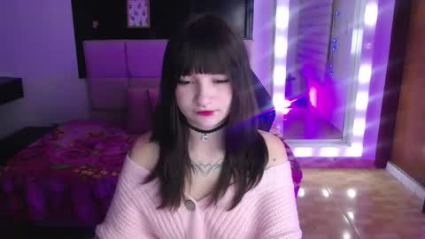 Snapshot of _charlotte_collins_ chatting on 11/15/25, 02:24 _charlotte_collins_ online show from 11/15/25, 02:24