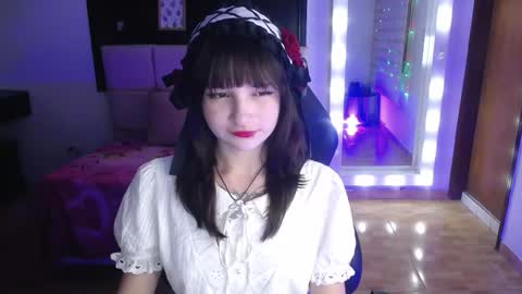 Snapshot of _charlotte_collins_ chatting on 11/28/25, 02:42 _charlotte_collins_ online show from 11/28/25, 02:42