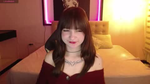 Snapshot of _charlotte_collins_ chatting on 12/15/25, 01:59 _charlotte_collins_ online show from 12/15/25, 01:59