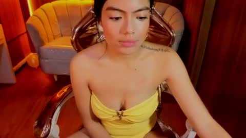 _charlottee_b online show from 07/26/26, 12:45