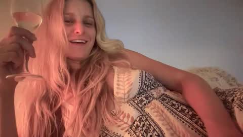 Snapshot of _chelsea___ chatting on 11/27/25, 04:58 Chelsea xo online show from 11/27/25, 04:58