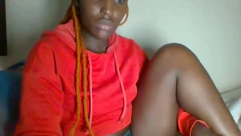 Snapshot of _clara01 chatting on 01/13/25, 01:39 clara online show from 01/13/25, 01:39