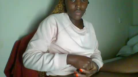 Snapshot of _clara01 chatting on 01/30/25, 01:10 clara online show from 01/30/25, 01:10