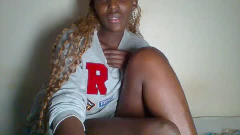 Snapshot of _clara01 chatting on 02/14/25, 09:03 clara online show from 02/14/25, 09:03