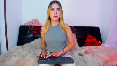 Snapshot of _cloe_1 chatting on 02/19/25, 03:50 Chloe online show from 02/19/25, 03:50