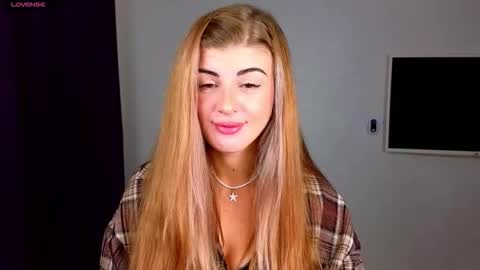 Snapshot of _comefeelme_ chatting on 10/18/25, 03:53 D online show from 10/18/25, 03:53