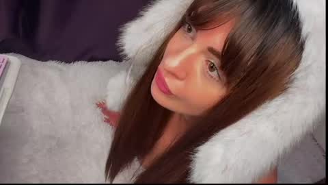 Snapshot of _comefeelme_ chatting on 05/17/26, 05:49 D online show from 05/17/26, 05:49