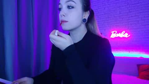 Snapshot of _crazybee_ chatting on 11/28/25, 10:07 Nica online show from 11/28/25, 10:07