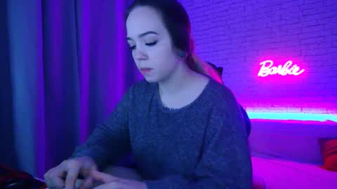 Snapshot of _crazybee_ chatting on 11/29/25, 10:07 Nica online show from 11/29/25, 10:07