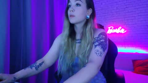 Snapshot of _crazybee_ chatting on 12/03/25, 06:32 Nica online show from 12/03/25, 06:32