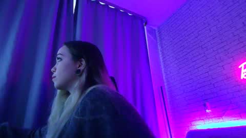 Snapshot of _crazybee_ chatting on 12/05/25, 05:27 Nica online show from 12/05/25, 05:27