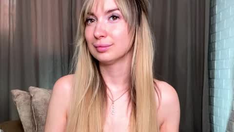 _crystal_moon_1 online show from 11/04/25, 07:29