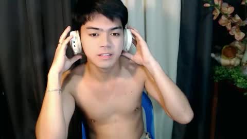 Snapshot of _cumwithrussel chatting on 02/22/26, 11:36 Russ online show from 02/22/26, 11:36