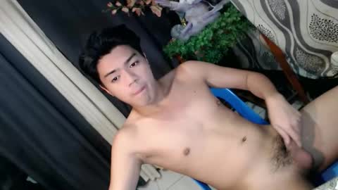 Snapshot of _cumwithrussel chatting on 03/04/26, 12:44 Russ online show from 03/04/26, 12:44