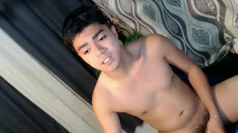 Snapshot of _cumwithrussel chatting on 04/23/26, 12:23 Russ online show from 04/23/26, 12:23