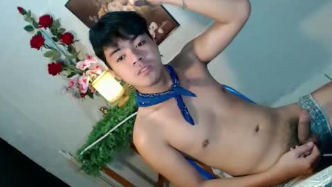Snapshot of _cumwithrussel chatting on 05/18/26, 02:40 Russ online show from 05/18/26, 02:40