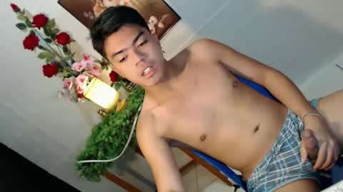 Snapshot of _cumwithrussel chatting on 05/22/26, 01:57 Russ online show from 05/22/26, 01:57