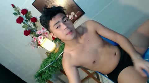 Snapshot of _cumwithrussel chatting on 05/24/26, 01:32 Russ online show from 05/24/26, 01:32