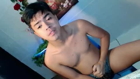Snapshot of _cumwithrussel chatting on 05/25/26, 12:38 Russ online show from 05/25/26, 12:38