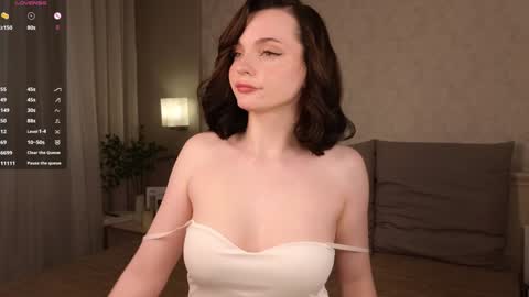 Snapshot of _curlydream_ chatting on 10/19/25, 01:06 Alice online show from 10/19/25, 01:06