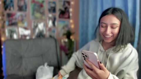 Snapshot of _darkkitty_ chatting on 12/13/24, 04:33 paula online show from 12/13/24, 04:33