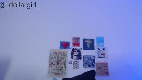 Snapshot of _dollargirl_ chatting on 09/19/25, 02:57 Abril online show from 09/19/25, 02:57