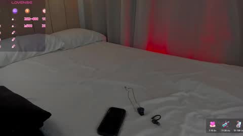 Snapshot of _e_m_m_a_1 chatting on 11/18/25, 11:58 Emma and Tonny online show from 11/18/25, 11:58