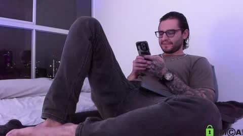  -         online show from 10/12/25, 11:15