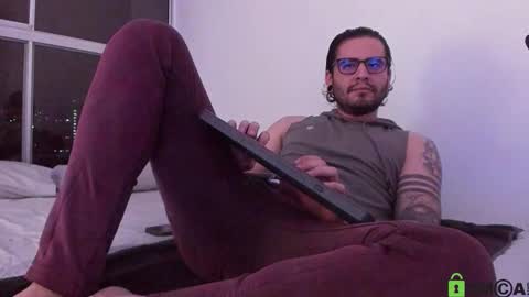  -         online show from 10/18/25, 02:03