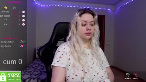 Snapshot of _elven_dreams__ chatting on 02/08/25, 08:09 chloue and Gretta online show from 02/08/25, 08:09